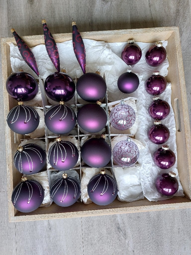 Diverse maten mooi gedecoreerde glazen kerstballen en pegels, Diversen, Ophalen of Verzenden, Zo goed als nieuw