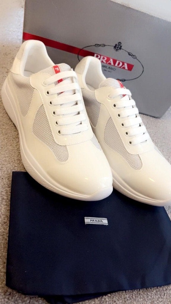Prada Sneakers Maat 44 - Zo goed als nieuw, Wit, Ophalen of Verzenden, Prada, Sneakers of Gympen