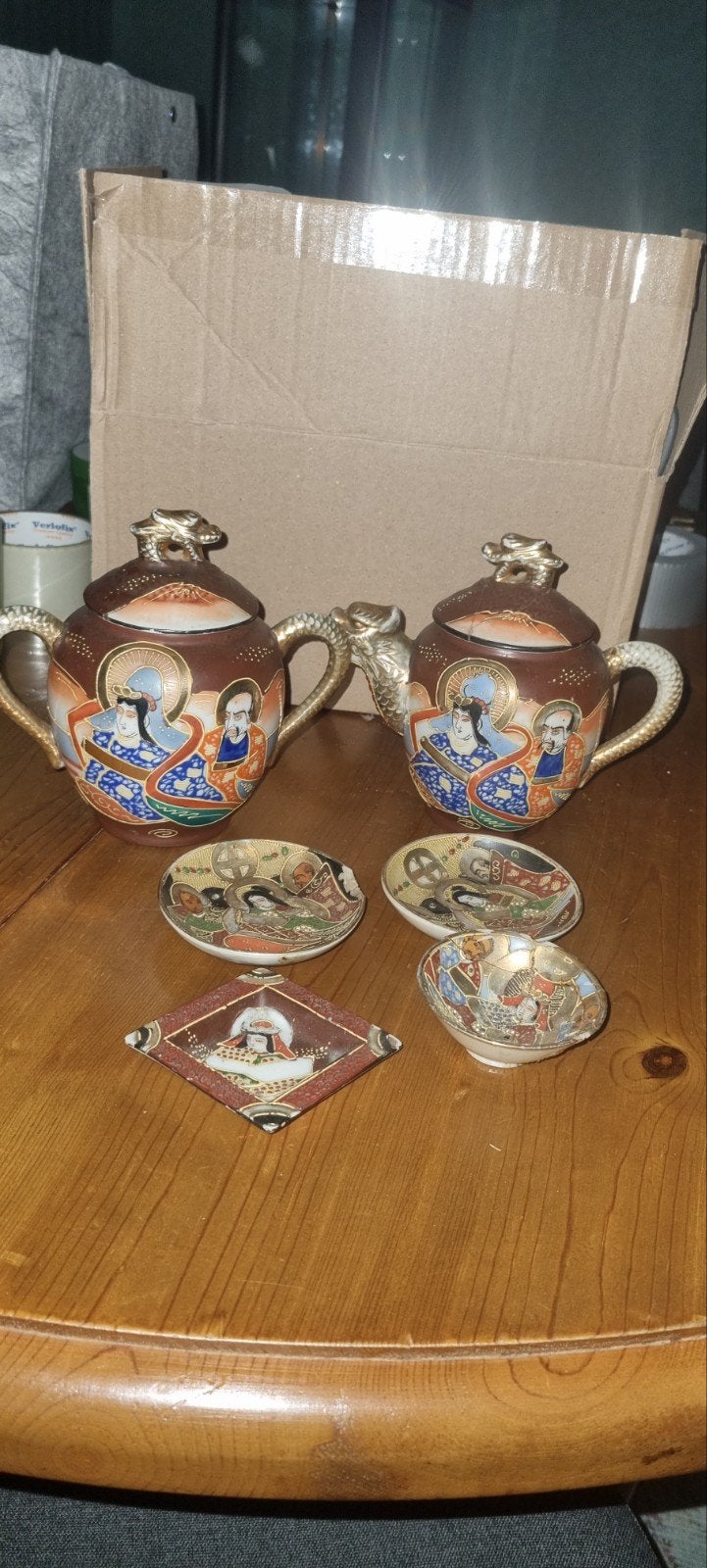 Antiek Japans Satsuma theeservies met draken en figuren, Ophalen