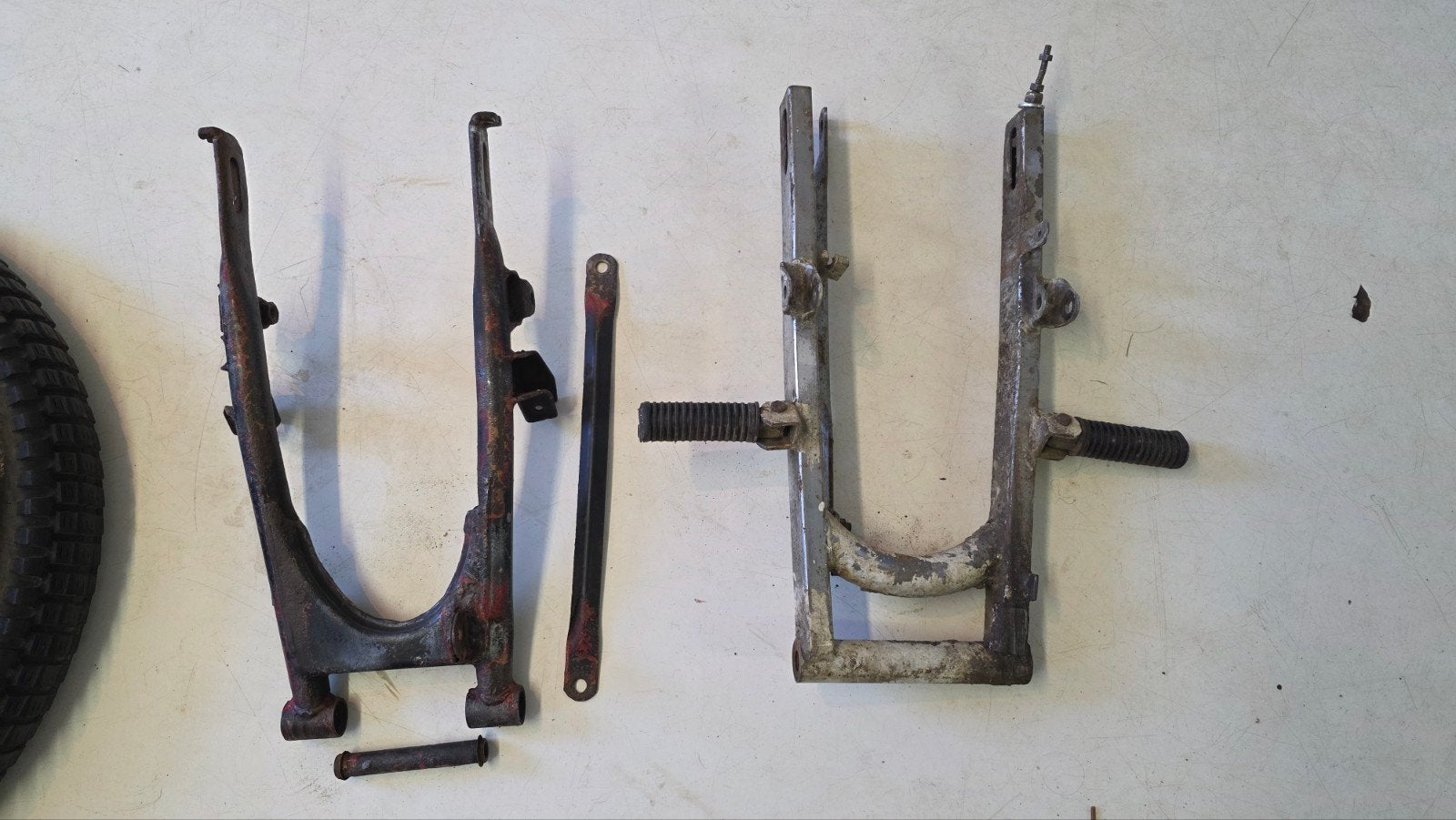 Diverse Honda MT5 onderdelen: kuipje,, 2X achterbrug, banden, Ophalen of Verzenden, Gebruikt, MT