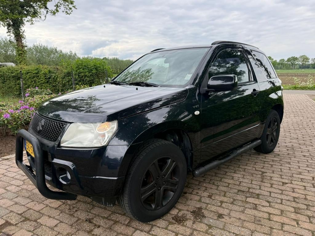 Suzuki Grand Vitara 1.6 3D 2006 Zwart, 1345 kg, 4 cilinders, Zwart, Bedrijf
