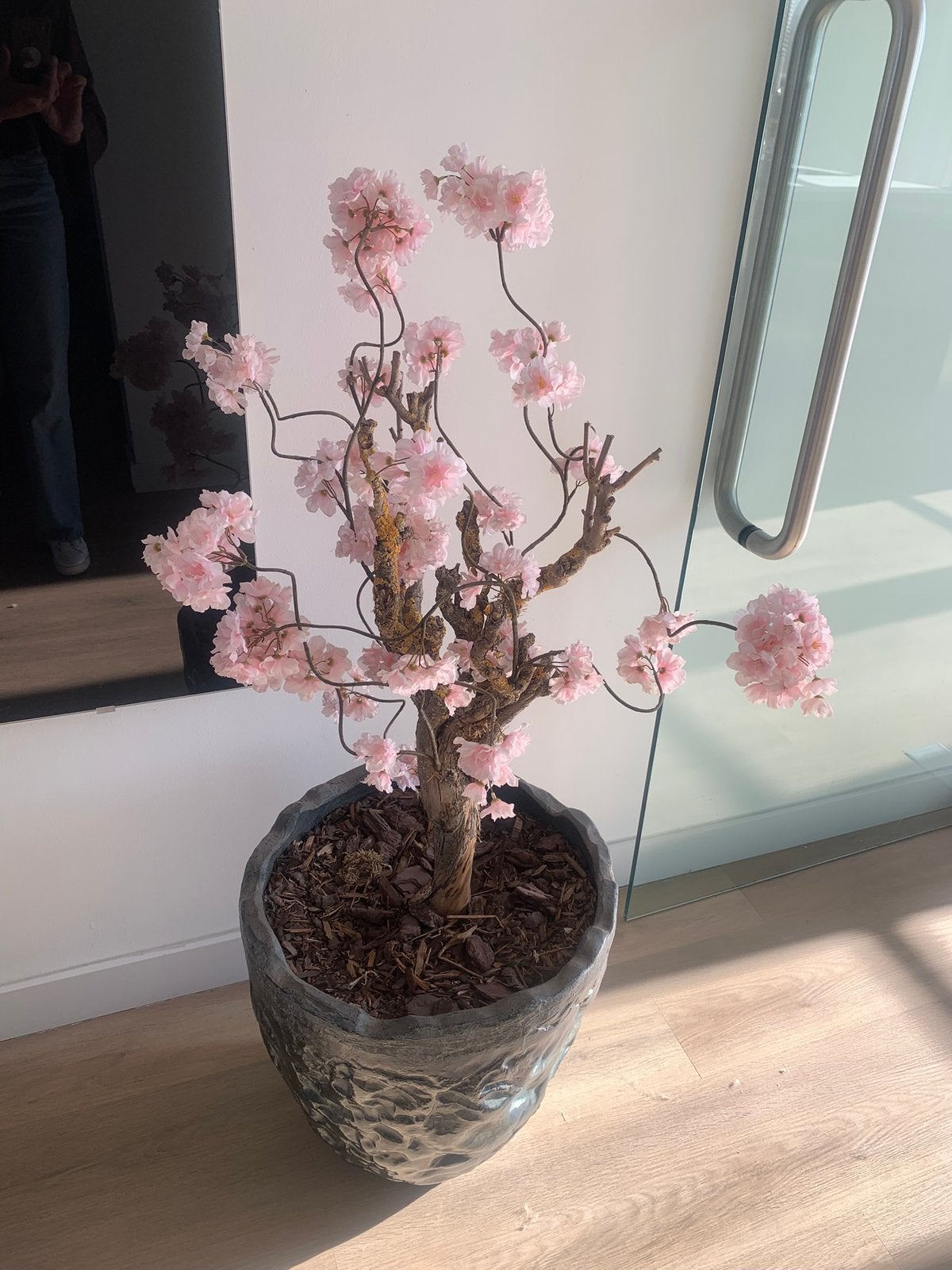 2 mooie grote bloempotten met zijde bloesem, Huis en Inrichting, Woonaccessoires | Kunstplanten en Kunstbloemen, Steen/keramiek