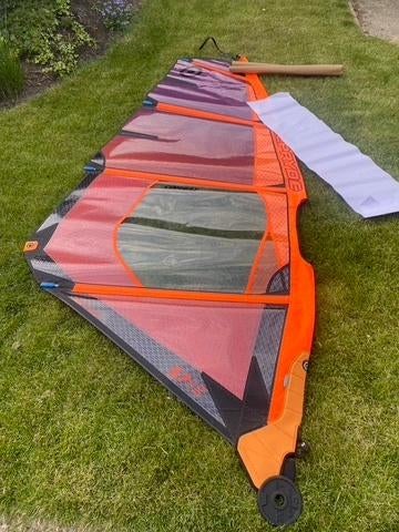 Nieuw | Neilpryde Combat 2025 3,7, Watersport en Boten, Windsurfen, Met draagtas, Nieuw, Ophalen of Verzenden, Minder dan 5 m²