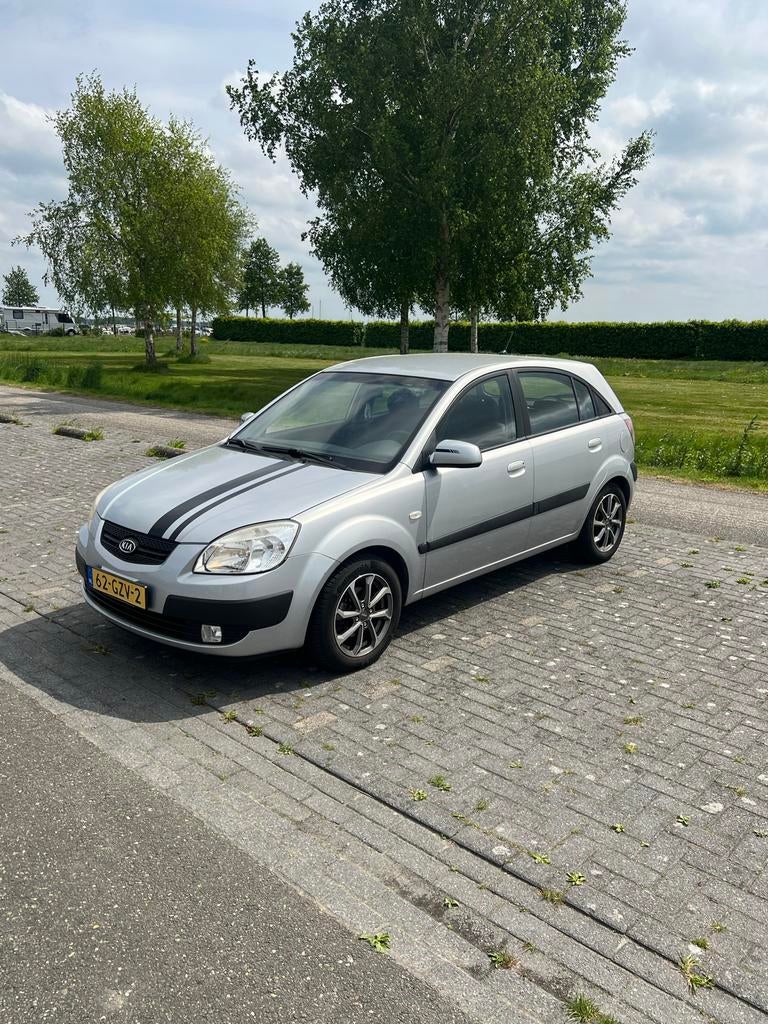 Kia Rio 1.4 HB 2009 Grijs, Voorwielaandrijving, Stof, 4 cilinders, 1054 kg