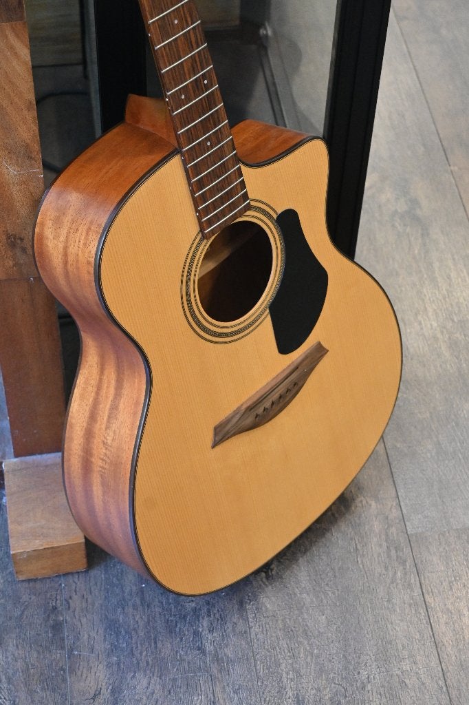 Mayson Gitaar esm/10 CE  €149/Paco Castillo €99/Fender €239, Gebruikt, Ophalen of Verzenden, Akoestische gitaar, Onbekend e-mailadres, gelieve contact op te nemen met de fabrikant voor details.
