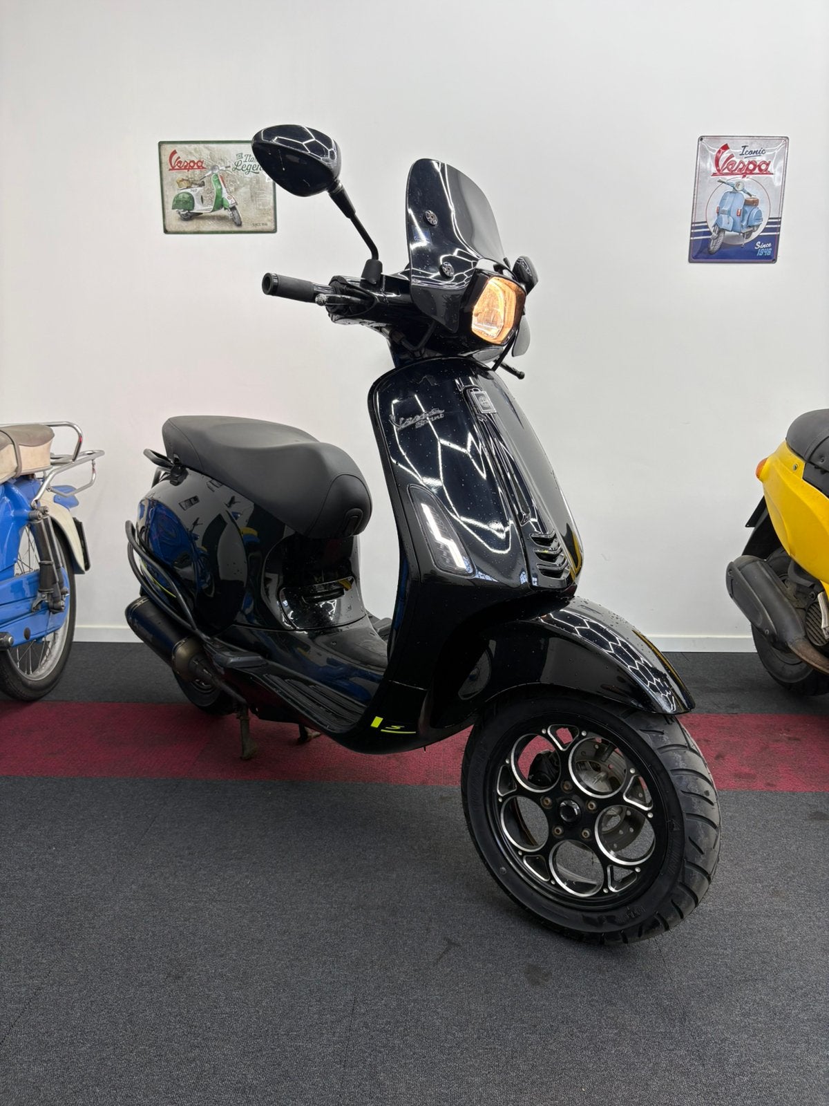 Vespa sprint 4t 2017 AKRAPOVIC/MALOSSI, Fietsen en Brommers, Scooters | Vespa, Ophalen, Overige modellen, Zo goed als nieuw, Benzine