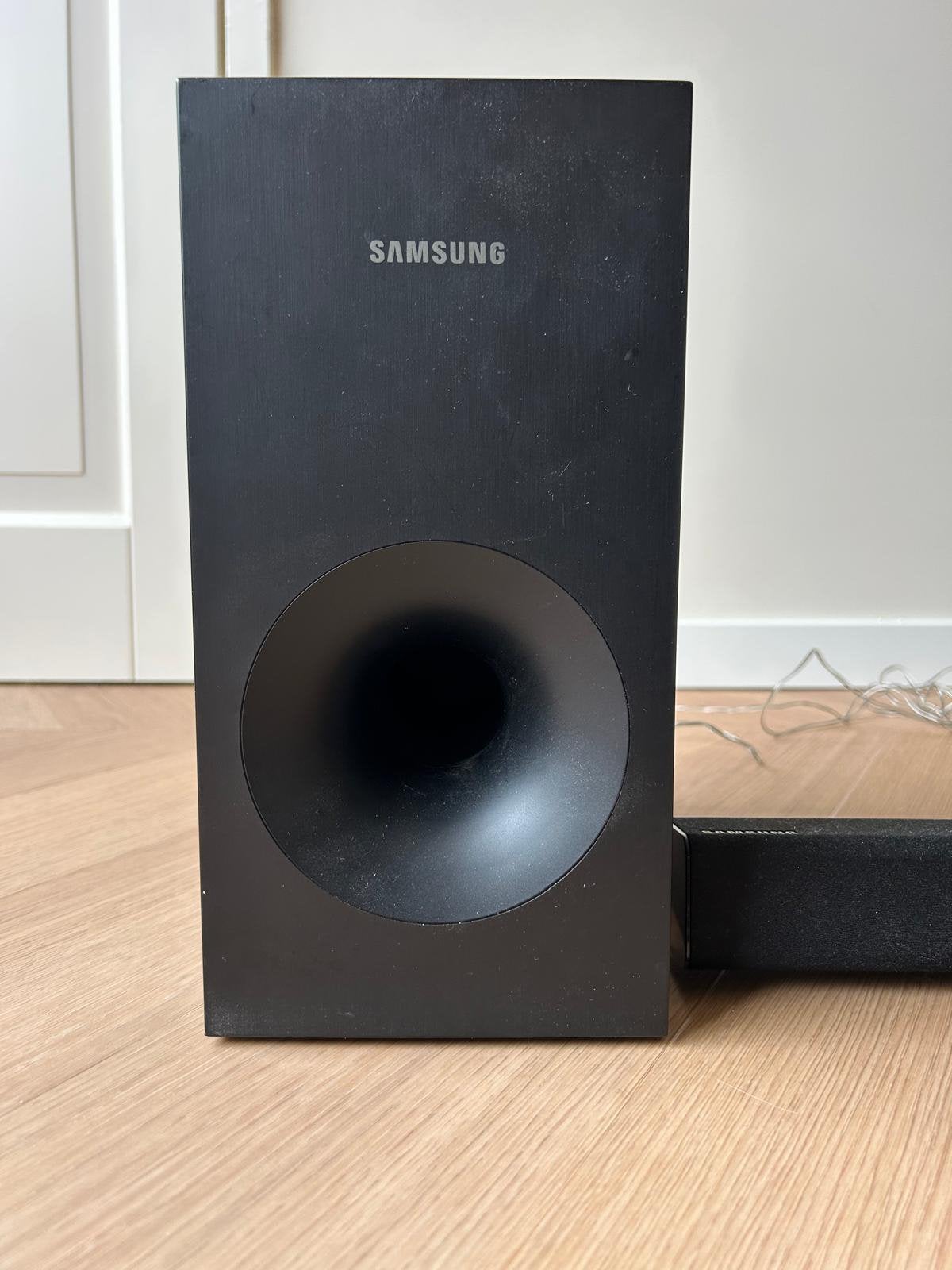 Samsung soundbar hw-j355 met subwoofer, Ophalen, Zo goed als nieuw, Subwoofer, Overige merken