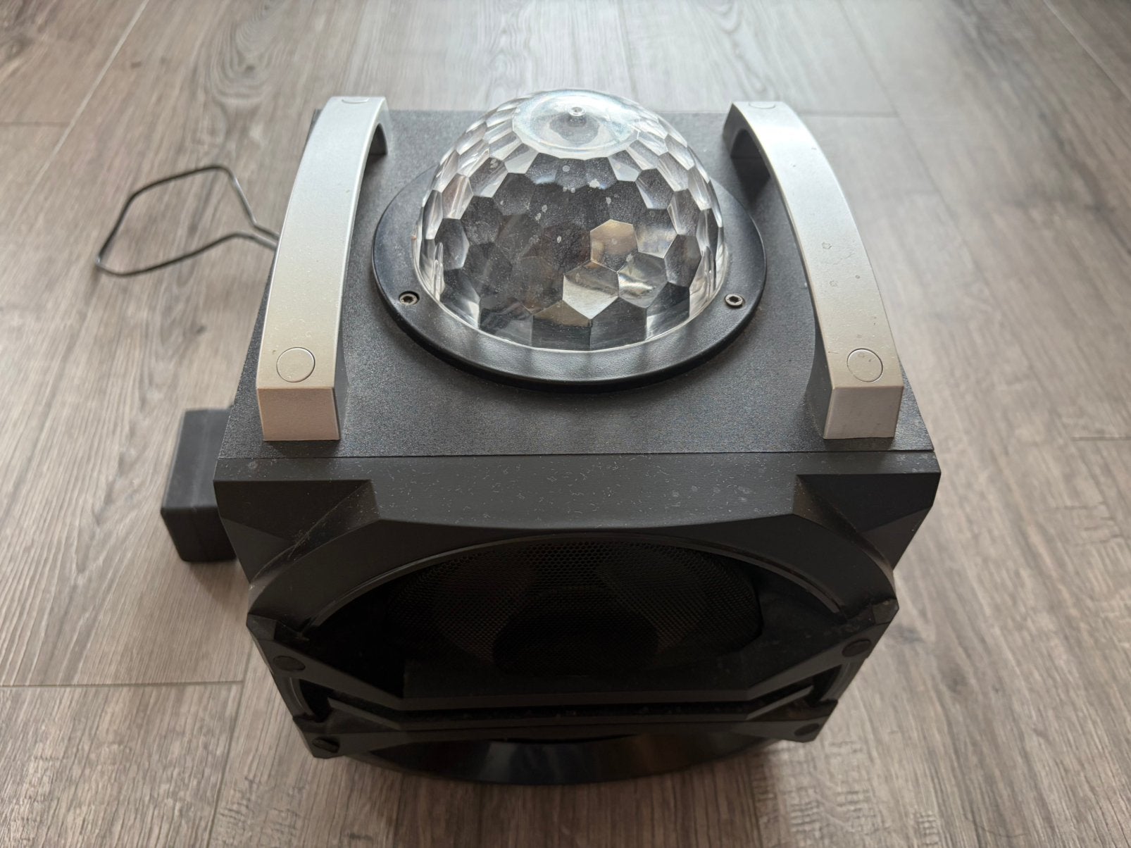 Te koop Noonday Discoball party speaker en 2 microphones, Overige merken, Overige typen, Ophalen of Verzenden, Zo goed als nieuw