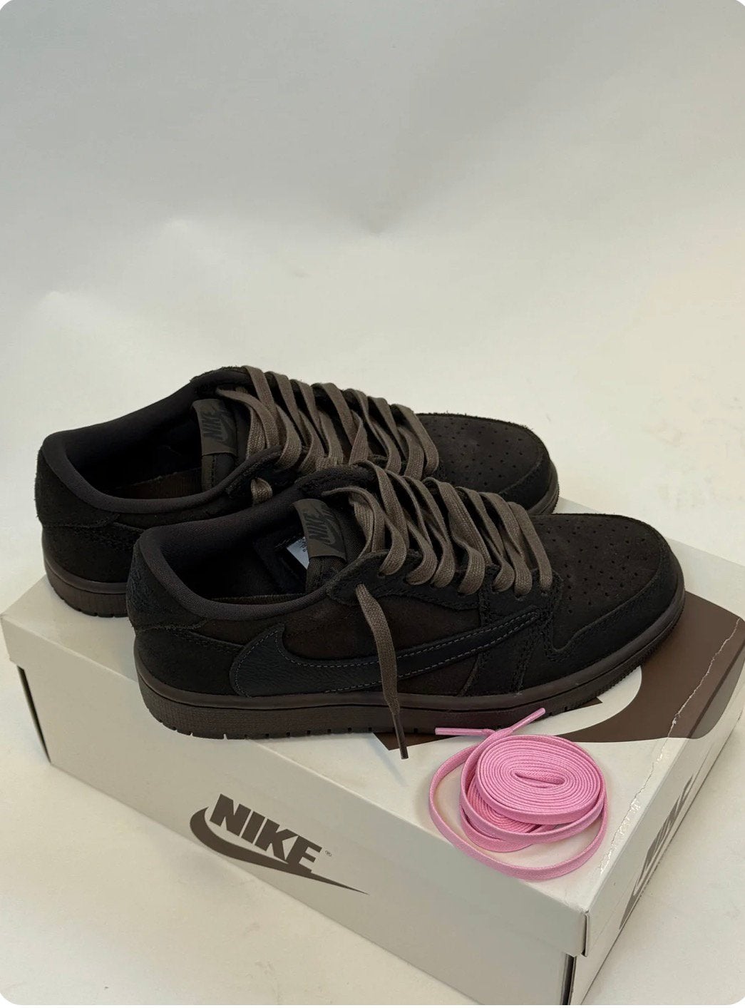 Jordan 1 Travis Scott velvet brown maat 43, Ophalen of Verzenden, Nieuw, Bruin, Sneakers of Gympen