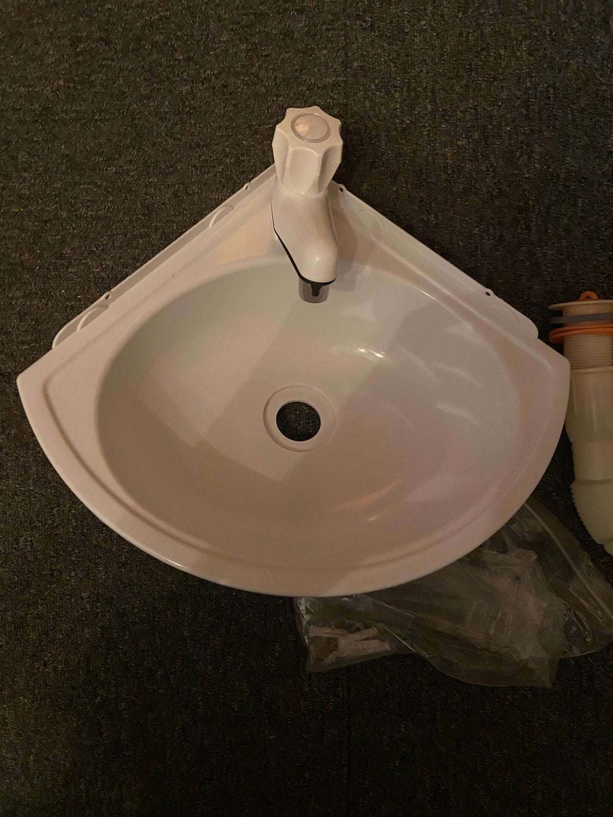 Nieuwe kunststof hoek spoelbak keuken garage wasbak en kraan, Ophalen of Verzenden, Nieuw, Wastafel
