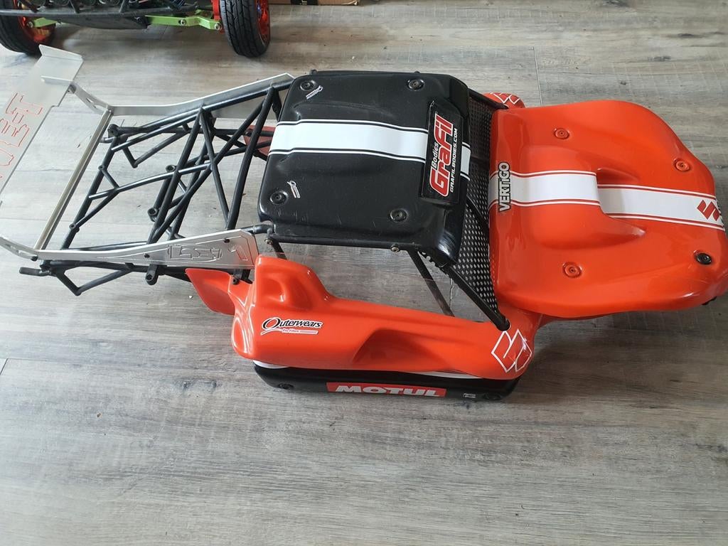 Losi 5ive Grafil body met aluminium spoiler, Hobby en Vrije tijd, Modelauto's | 1:5 tot 1:12, Ophalen of Verzenden, Gebruikt, Auto