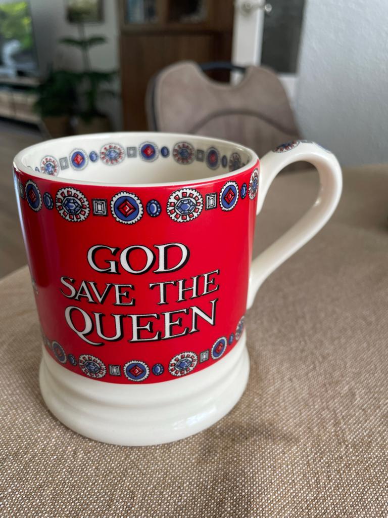 Emma Bridgewater Platinum Jubilee mok God Save The Queen, Verzenden, Overige stijlen, Zo goed als nieuw, Rood