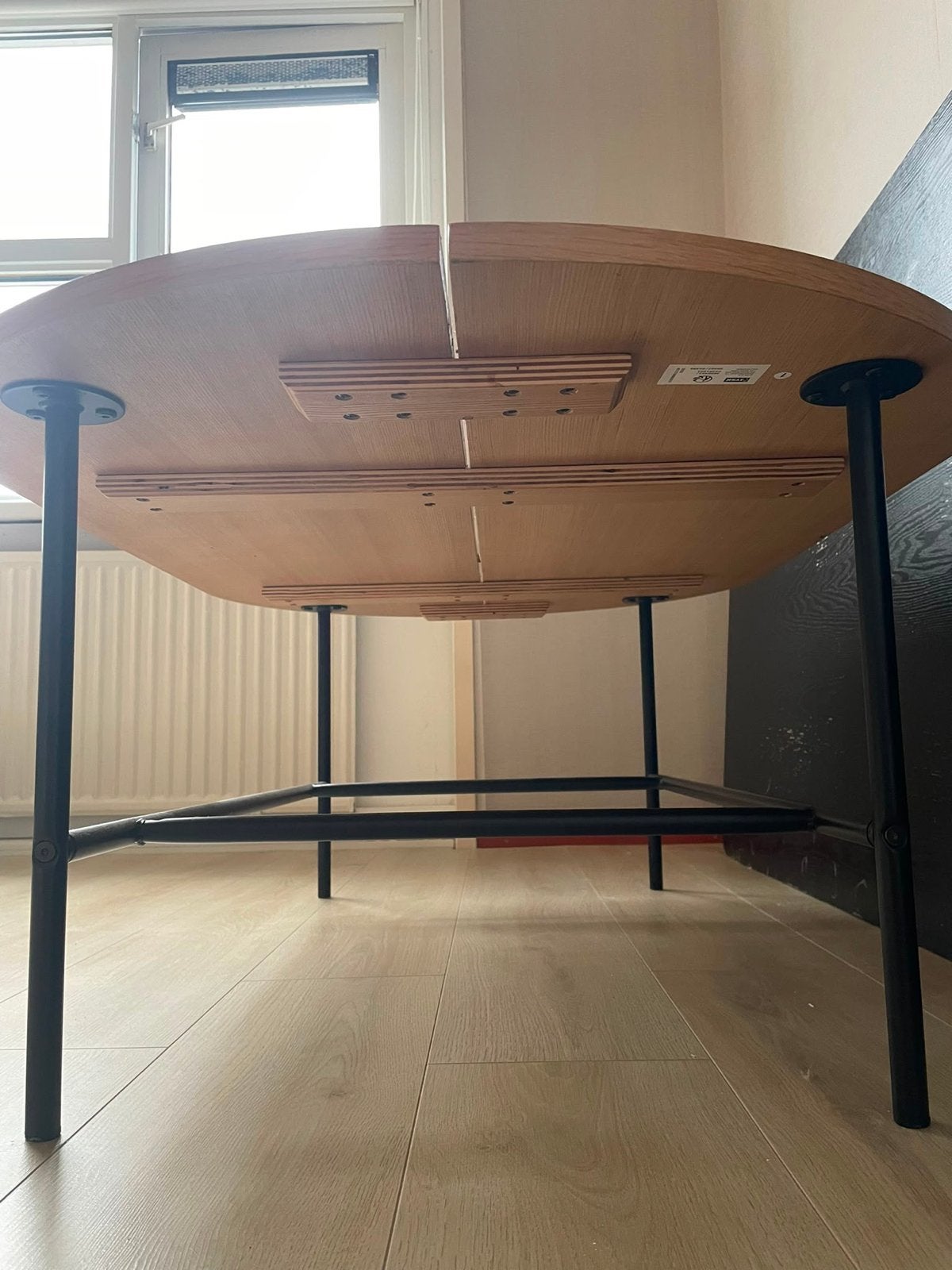 Ovale salontafel met houten blad en metalen onderstel, Ophalen, Gebruikt, 100 tot 150 cm, 50 tot 100 cm