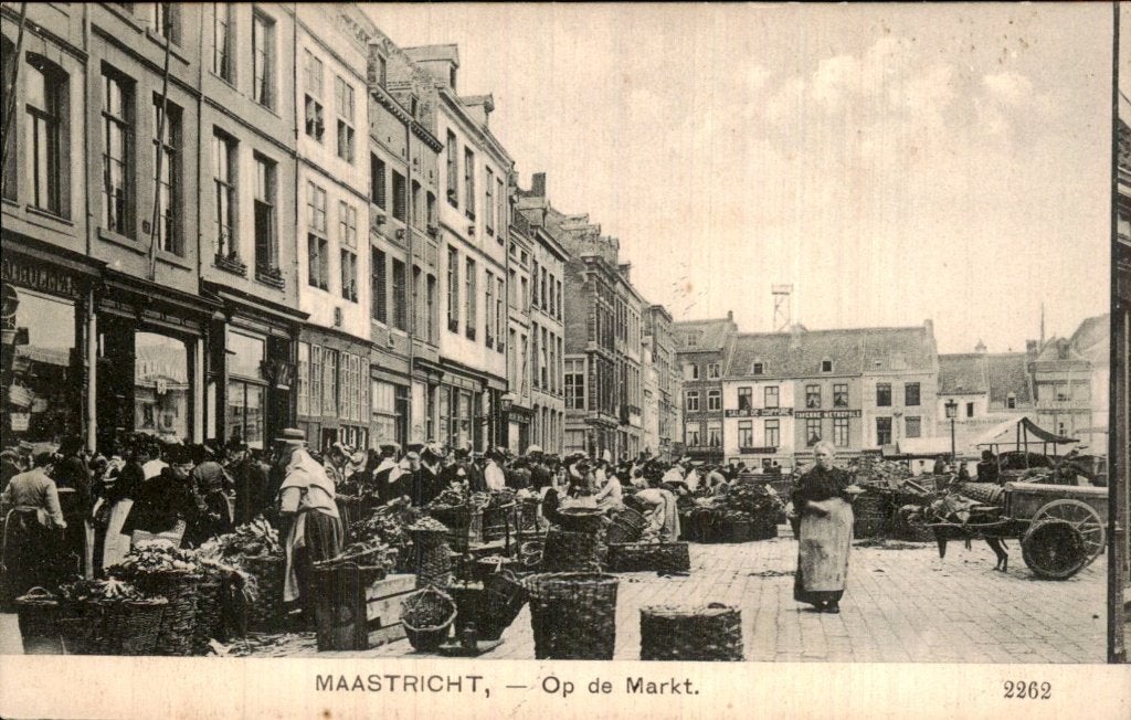 Maastricht - Markt - Op de Markt, Ophalen of Verzenden, Voor 1920, Ongelopen, Limburg