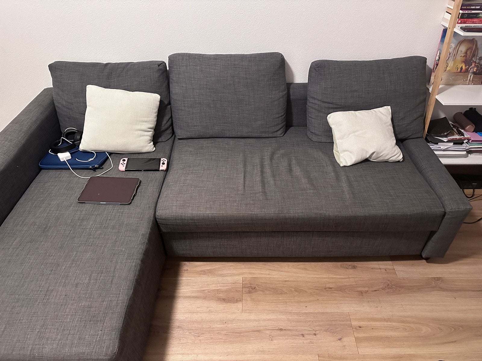 IKEA FRIHETEN Hoekbank met opbergruimte en slaapfunctie, Huis en Inrichting, Gebruikt, Tweepersoons, Ophalen of Verzenden, Overige maten