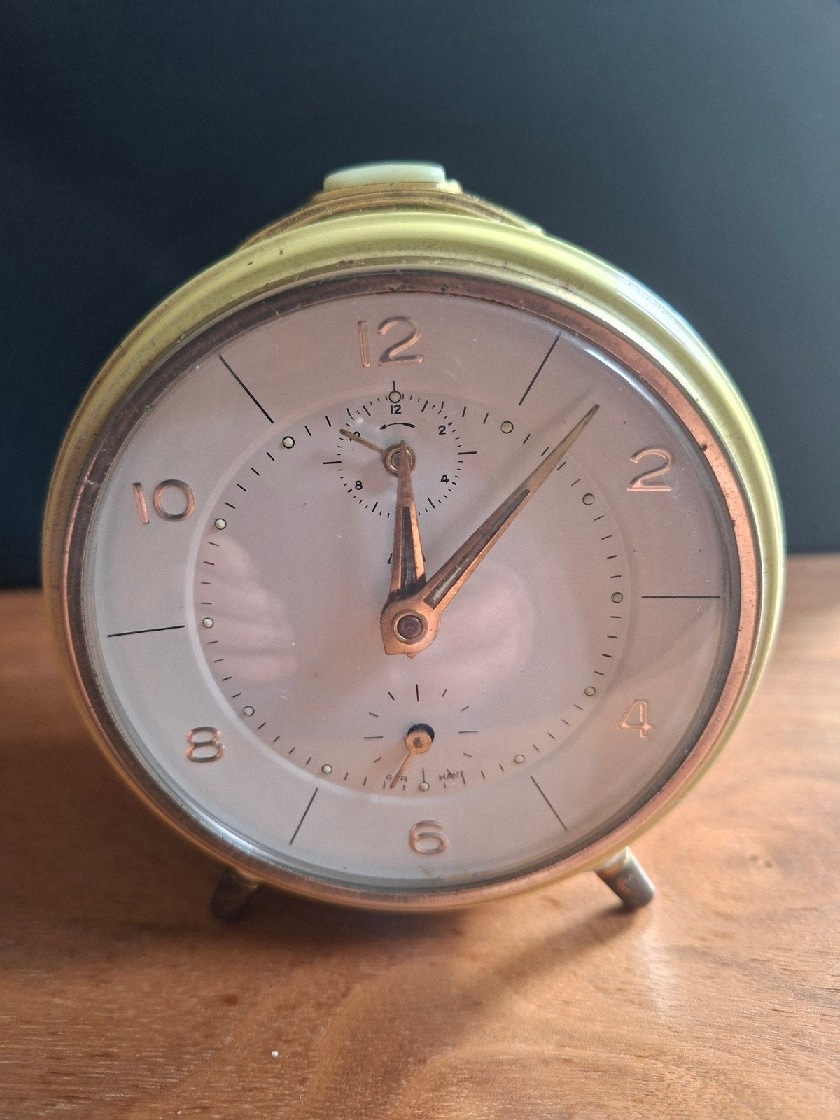 Vintage wekker, geel, mechanisch,, Antiek en Kunst, Antiek | Klokken, Ophalen