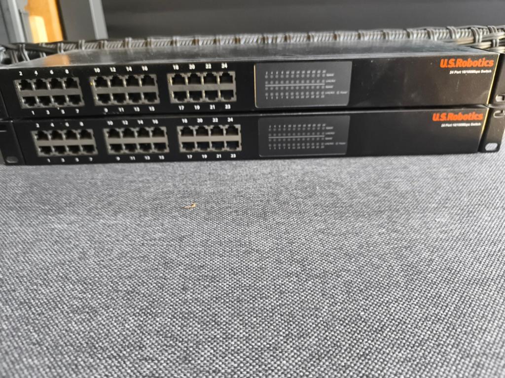 TRENDnet TE100-S24 plus 24-poorts 10/100Mbps Switch, Computers en Software, Netwerk switches, Gebruikt, Ophalen