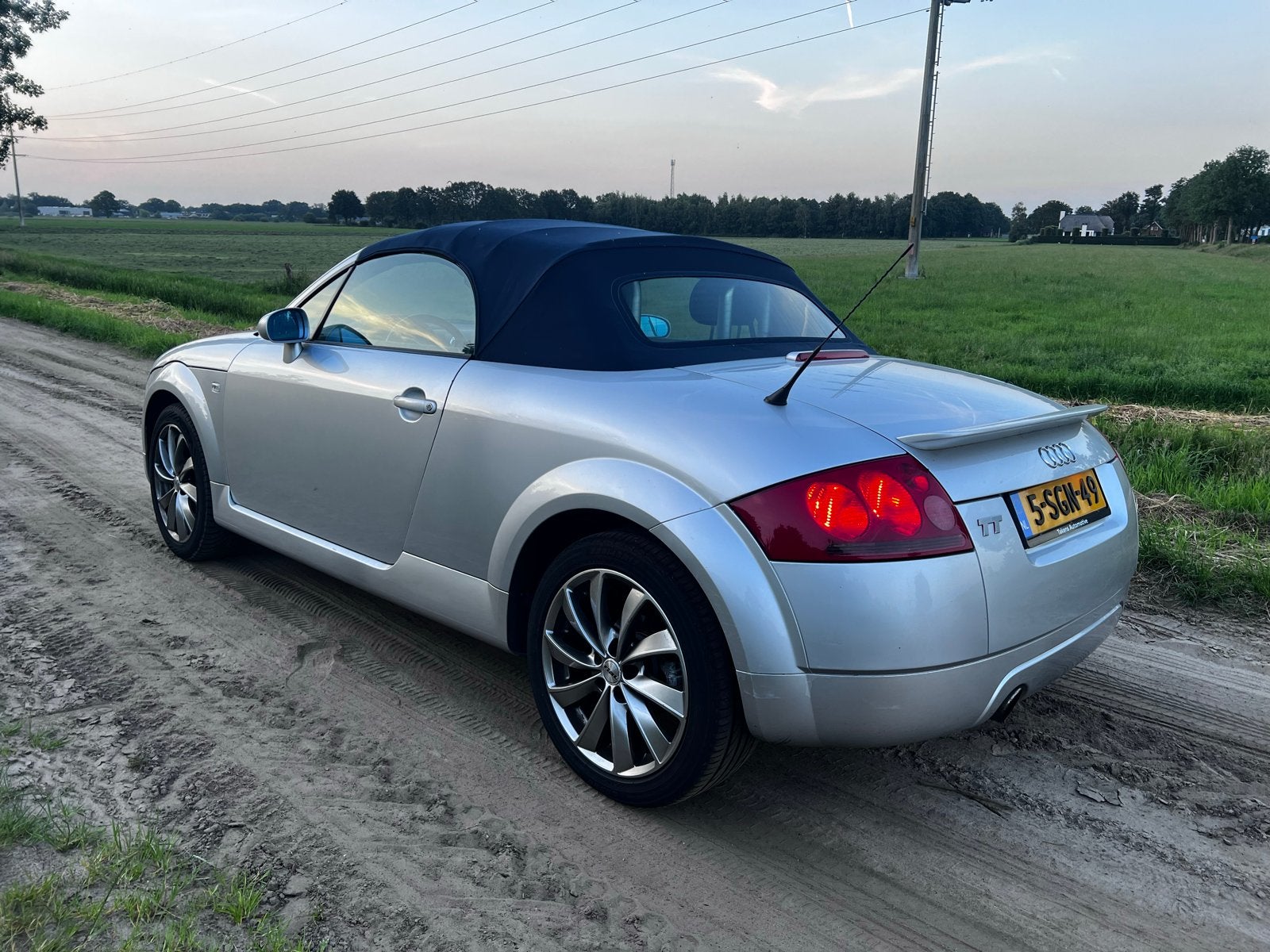 Audi TT roadster 1.8T 180 pk 2000 Grijs, Auto's, Voorwielaandrijving, Zwart, 4 cilinders, Cabriolet
