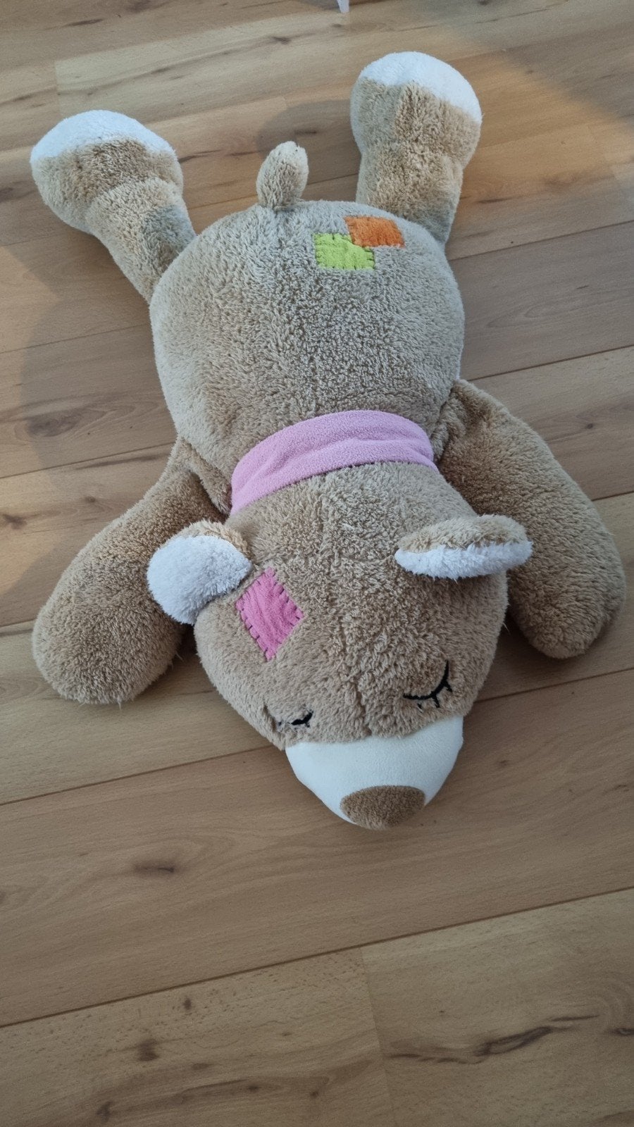 Grote zachte knuffelbeer met roze sjaal en patches, Beer, Ophalen of Verzenden, Zo goed als nieuw, Bruin