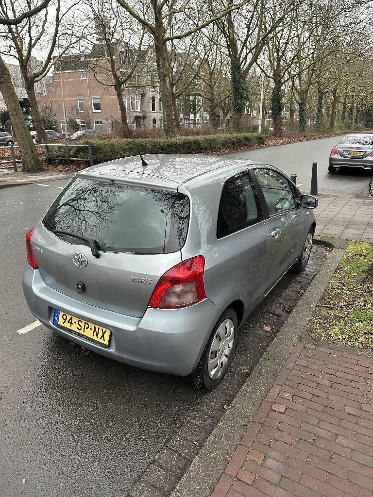 Toyota Yaris 1.3 VVT-i Automaat • NAP • CarPlay • ZUINIG!, Auto's, Toyota, Automaat, Euro 5, Stof, 40 €/maand