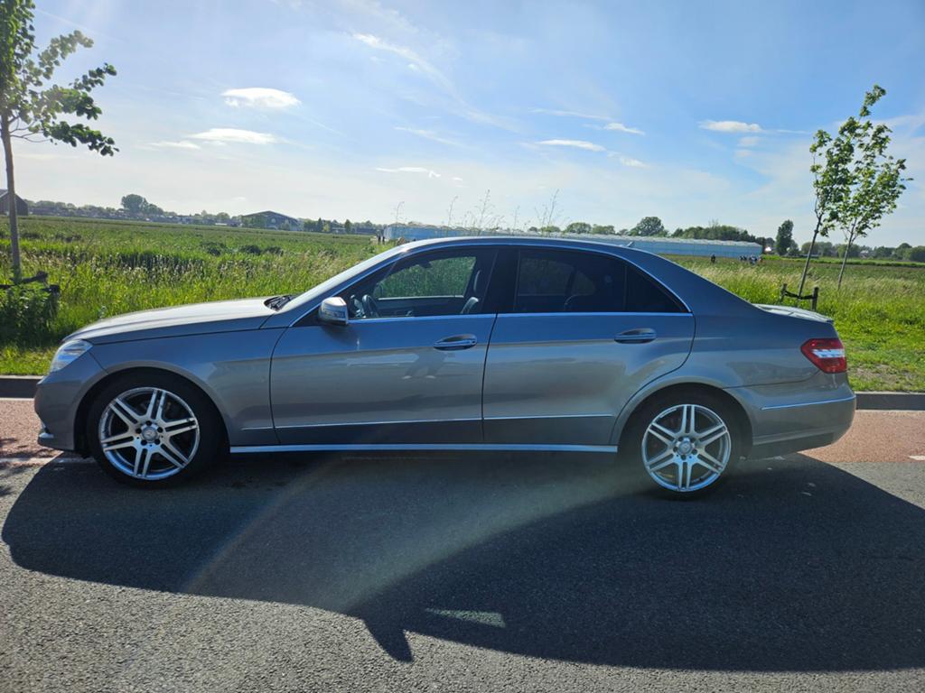 Mercedes-Benz E-Klasse 2.2 CDI E250 Sedan AUT 2009 Grijs, Auto's, Automaat, Euro 5, Achterwielaandrijving, Zwart