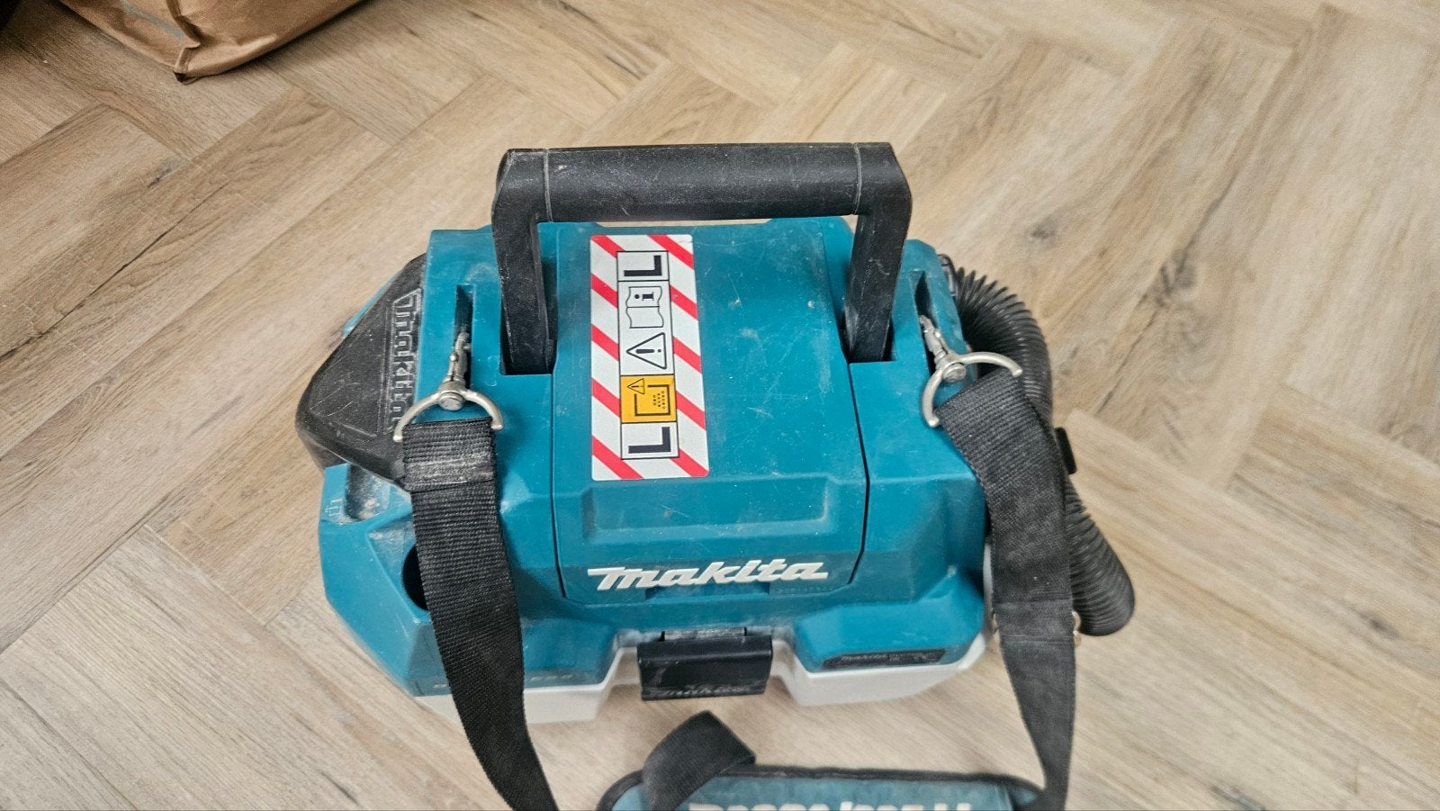 Makita Industriële Stofzuiger - Compact en Krachtig, Witgoed en Apparatuur, Stofzuigers, Gebruikt, Draadloos, Ophalen of Verzenden