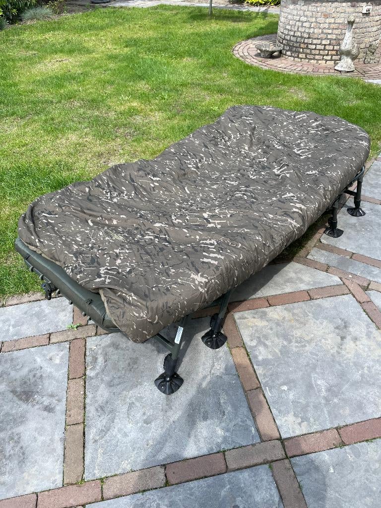 Nash indulgence air bed 4 leg wide, Watersport en Boten, Hengelsport | Karpervissen, Ophalen of Verzenden, Zo goed als nieuw, Overige typen