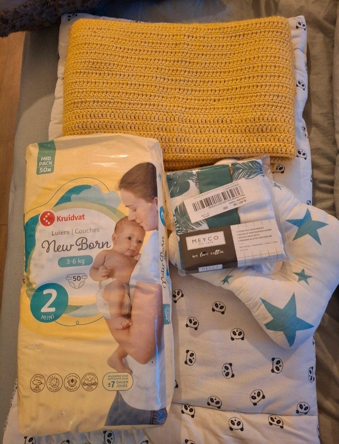 Baby pakket: luiers, boxkleed, kussentje, hydrofiel & cape, Ophalen of Verzenden, Zo goed als nieuw