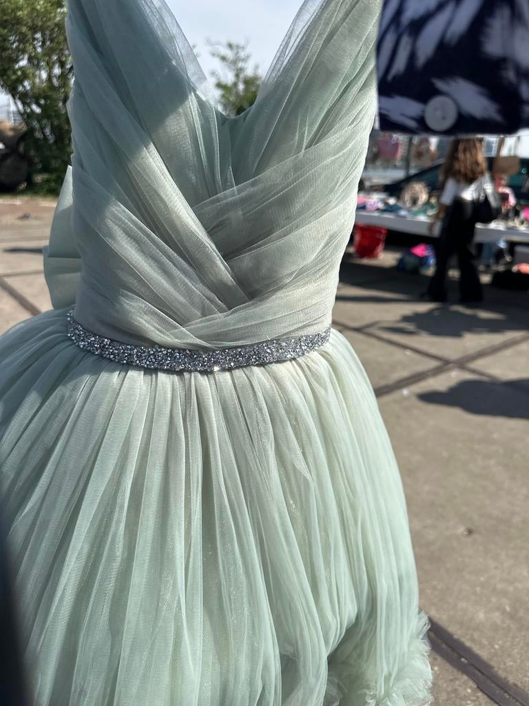 Elegante mintgroene galajurk met strass detail, Kleding | Dames, Galajurk, Ophalen of Verzenden, Zo goed als nieuw, Maat 34 (XS) of kleiner