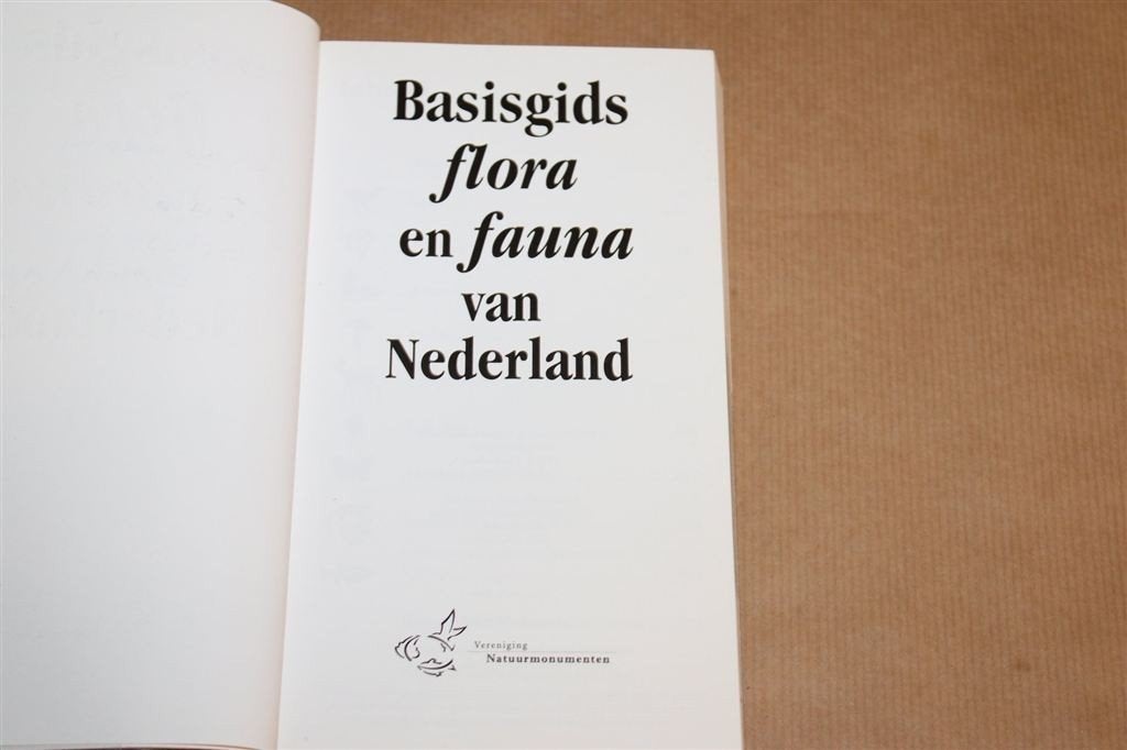 Basisgids Flora en Fauna in Nederland — 512 Blz Natuurgids, Boeken, Ophalen of Verzenden, Gelezen, Natuur algemeen