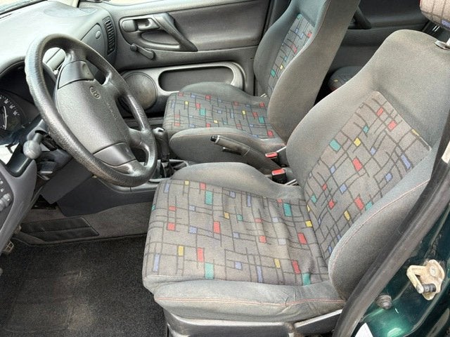 Volkswagen Polo 1.6, '99, 5-drs, nwe. distributie en 98000 k, Auto's, Gebruikt, 4 cilinders, Bedrijf, Handgeschakeld