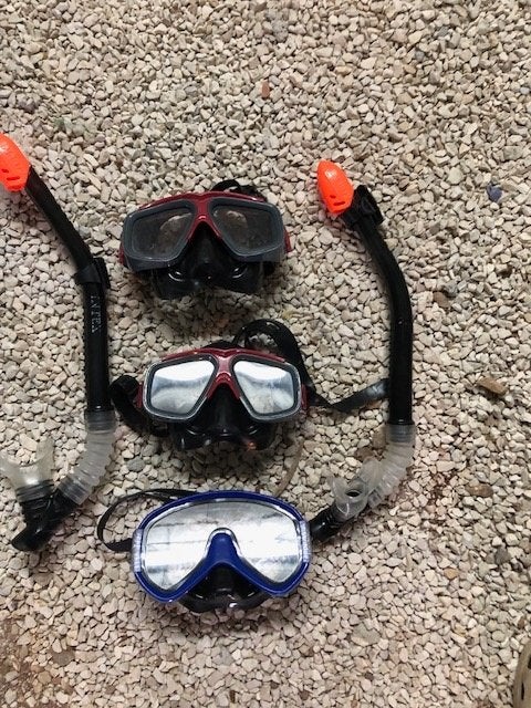 Drie snorkel brillen (1 groot en 2 klein) plus 2 snorkels., Ophalen of Verzenden, Zo goed als nieuw