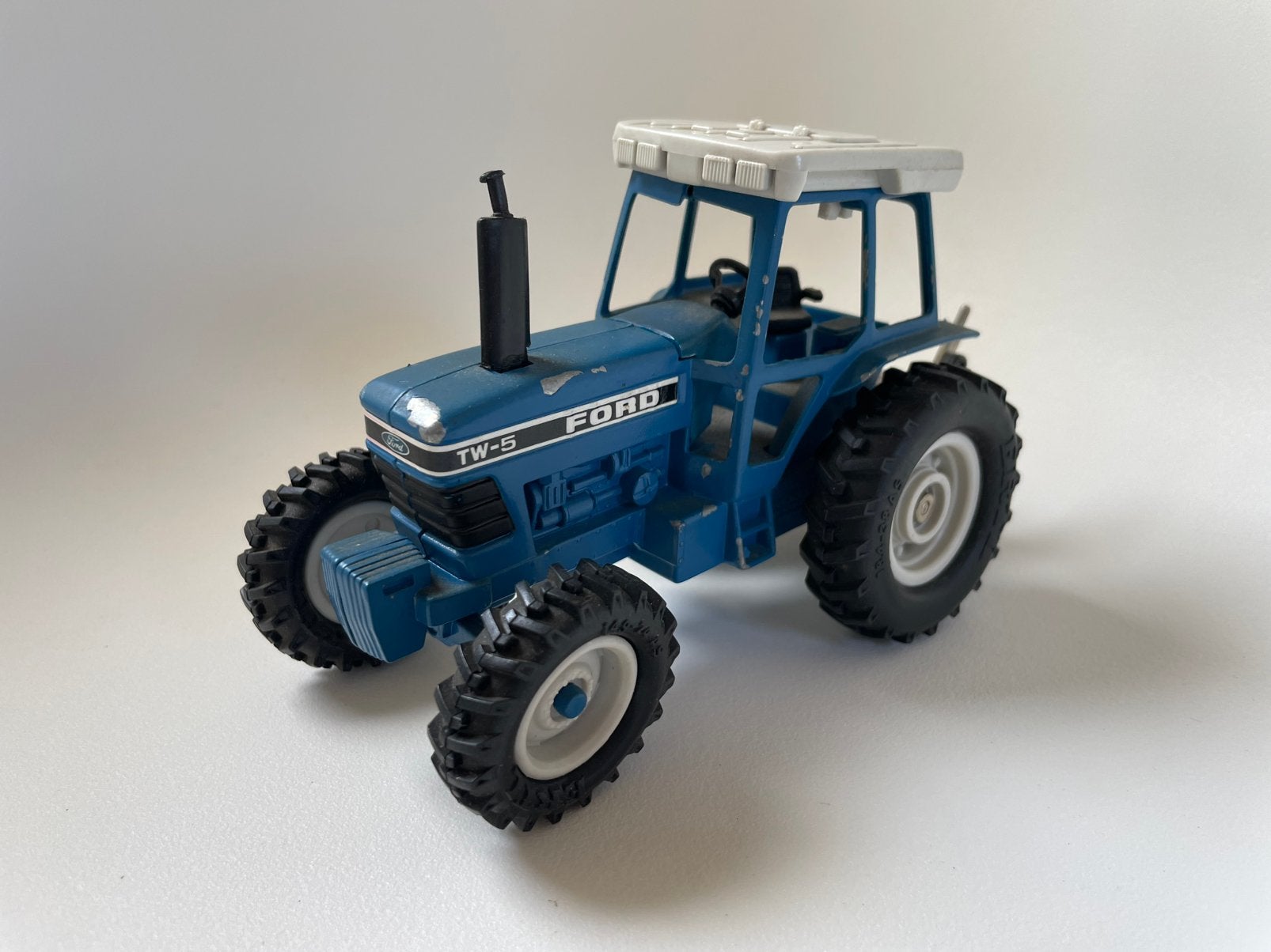 Model Ford TW-5 tractor trekker, blauw, ERTL, 1/32, Ophalen of Verzenden, Gebruikt, Tractor of Landbouw, ERTL