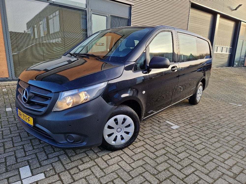 Mercedes-Benz Vito 111 CDI Lang DC leder navi cruise airco t, Auto's, Bestelauto's, Voorwielaandrijving, Euro 5, Gebruikt, Zwart