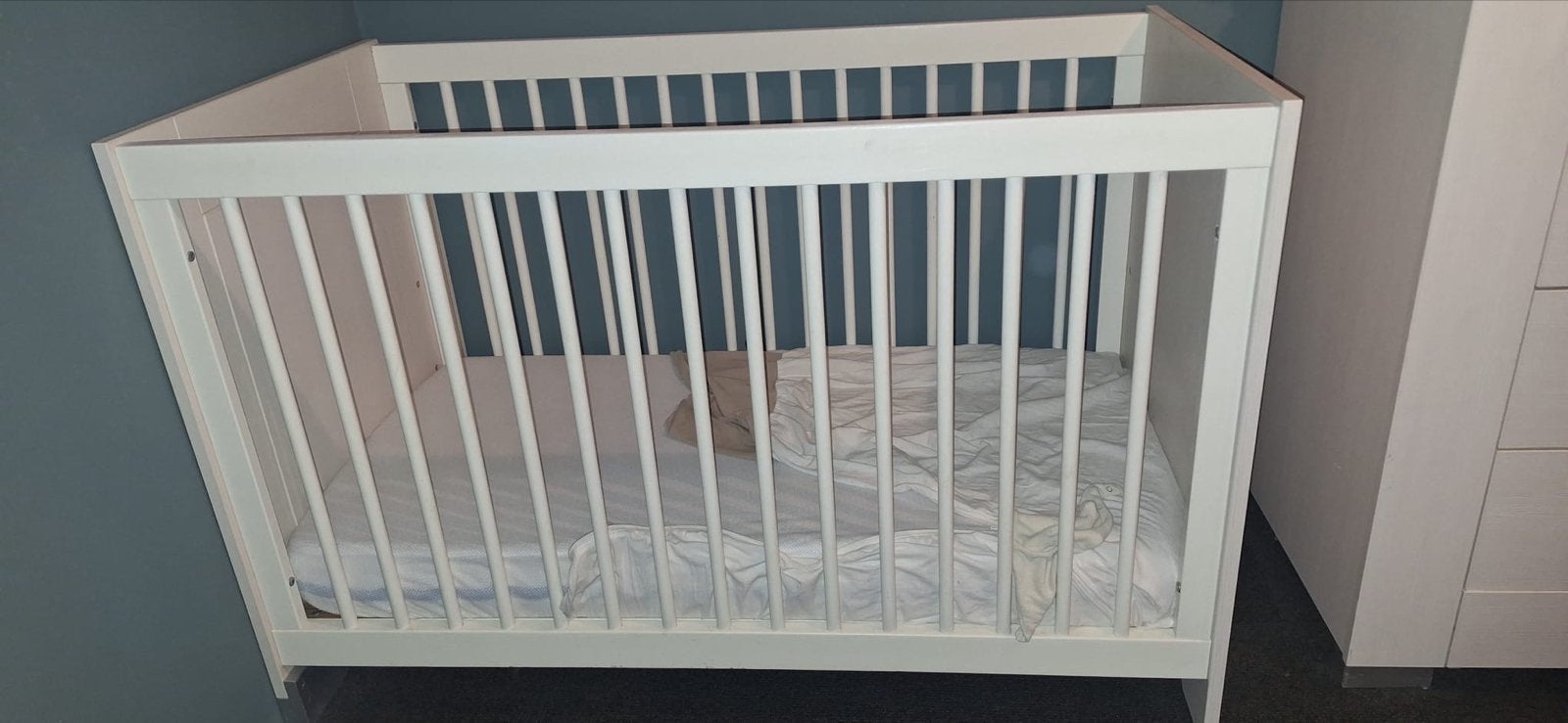 Ledikant 60x120 cm met aerosleep matras, Kinderen en Baby's, Ophalen, Zo goed als nieuw, Ledikant