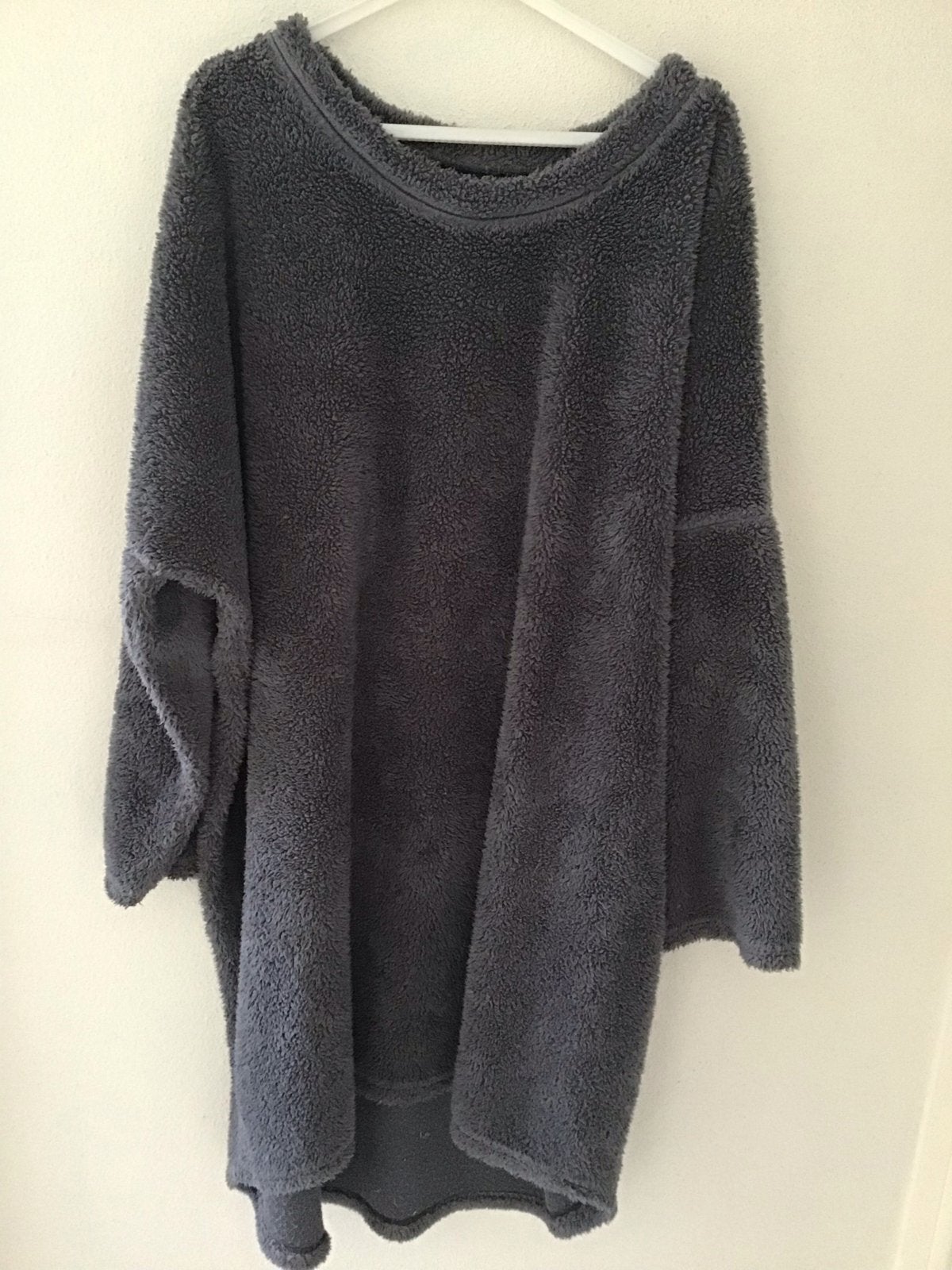 Comfortabele oversized fleece trui - Grijs izgs,rook-diervri, Ophalen of Verzenden, Zo goed als nieuw, Maat 42/44 (L), Grijs