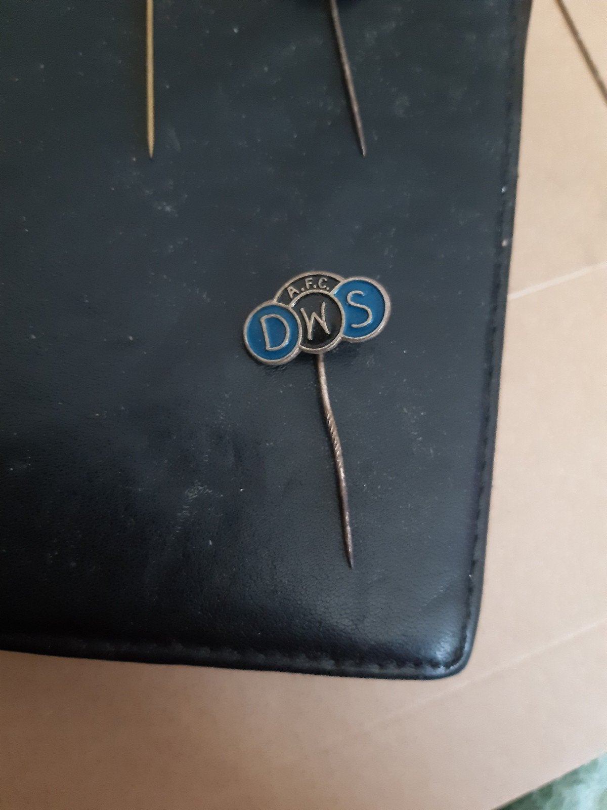 Speldje A.F.C DWS, Ophalen of Verzenden, Zo goed als nieuw, Sport, Speldje of Pin