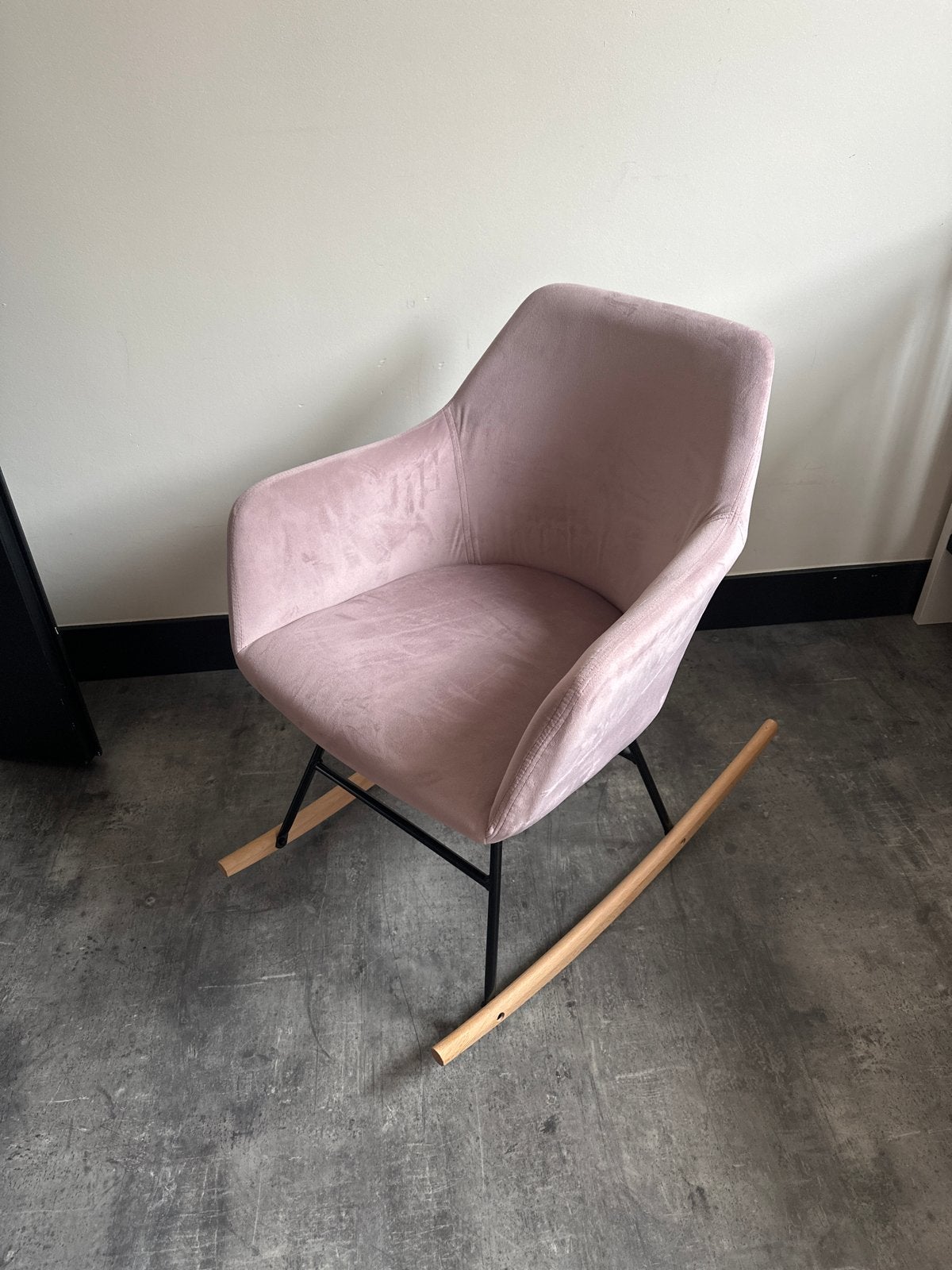 Roze schommelstoel met fluwelen bekleding, Ophalen, Overige kleuren, Zo goed als nieuw, Eén