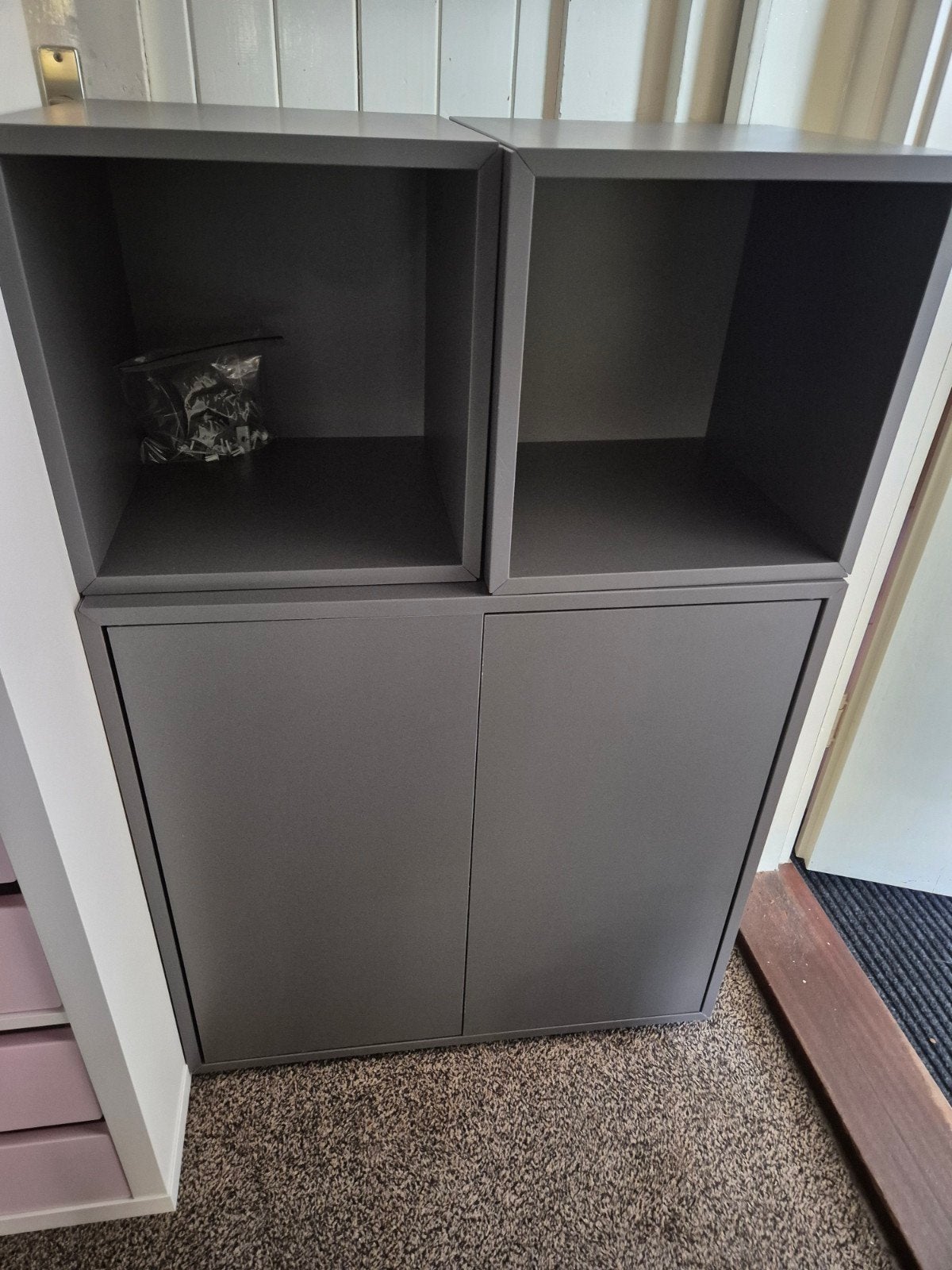 Grijze kast met open vakken en deuren, Ophalen, Gebruikt