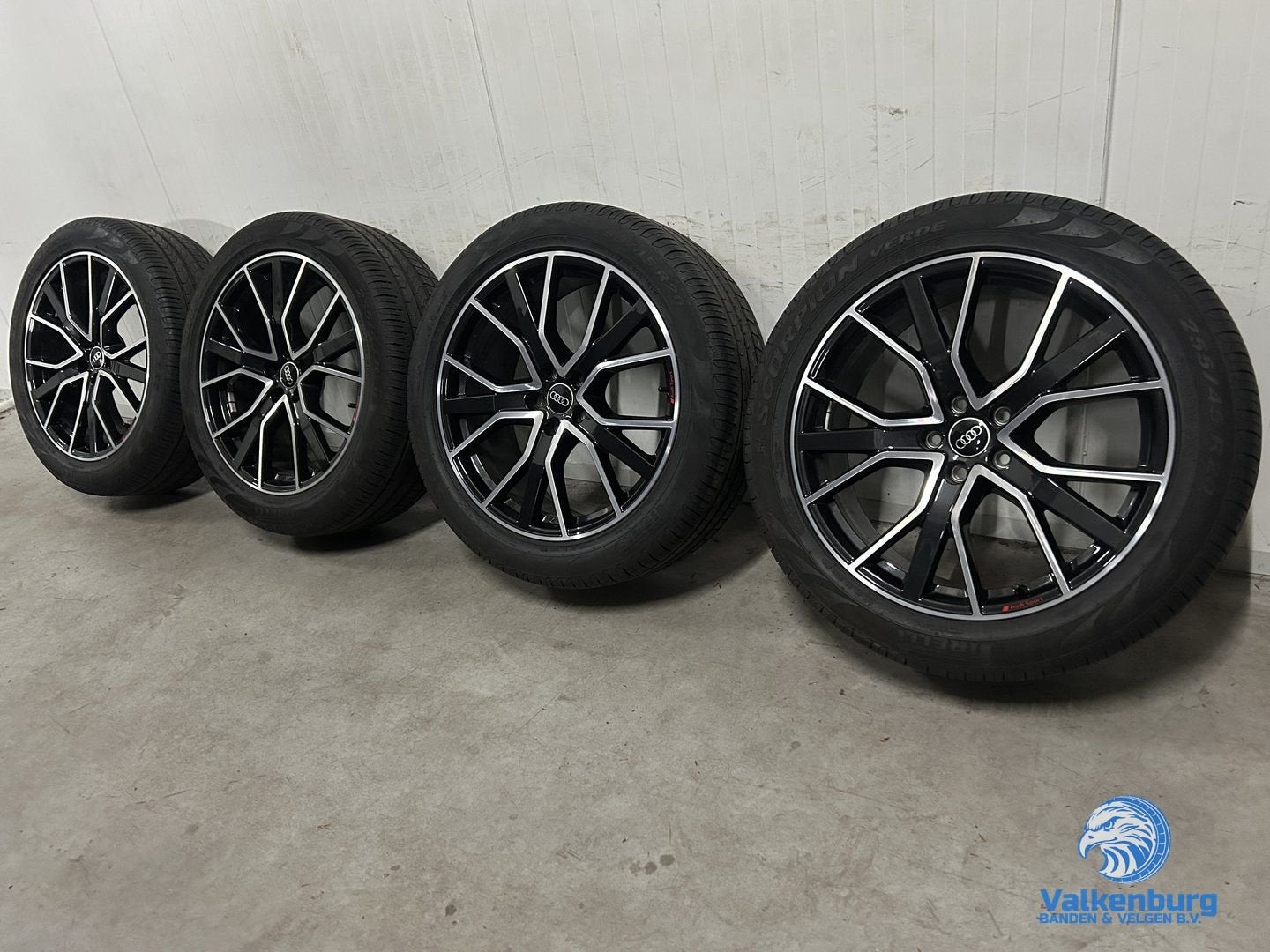 8mm! Originele Audi Q5 SQ5 80A Audi Sport 20 inch zwarte vel
