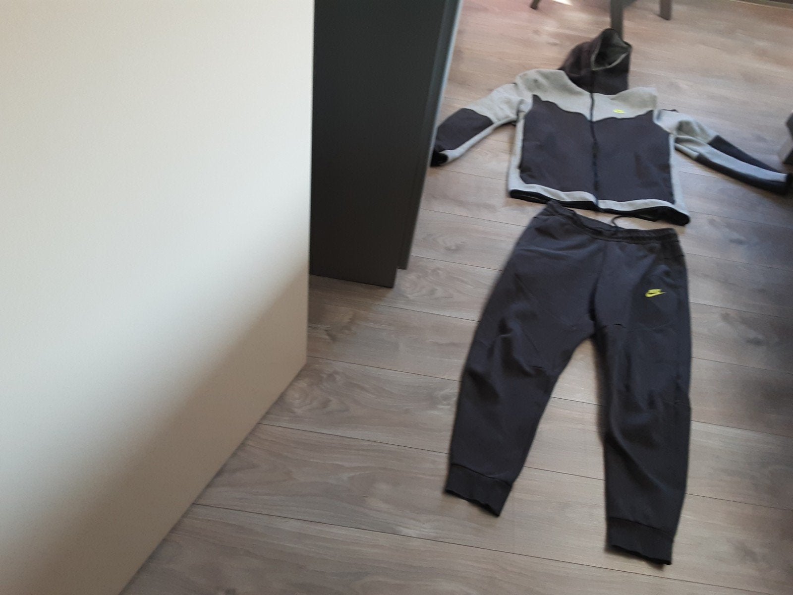 te koop een Nike jogging pak grijs, Nike tech, Maat 56/58 (XL), Ophalen of Verzenden, Grijs