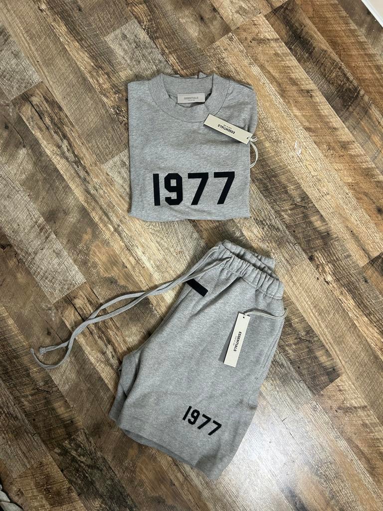 Essentials 1977 set grijs - maat M, Kleding | Heren, Overige Herenkleding, Ophalen of Verzenden, Nieuw