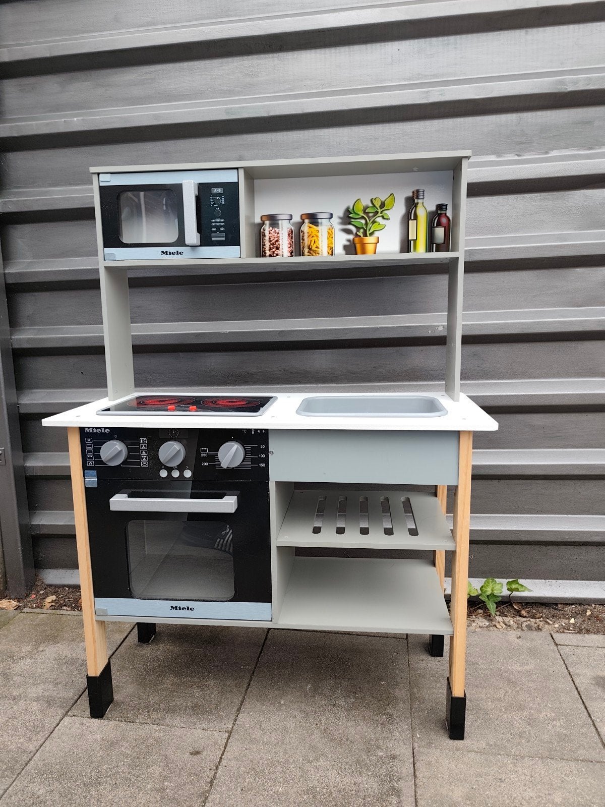 Keukentje Miele, Ophalen