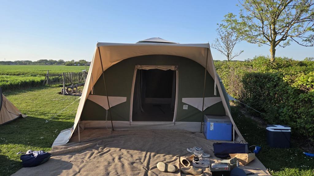 Fijne en schone Karsten opblaasbare 380 tent., Ophalen, Gebruikt, Tot en met 6