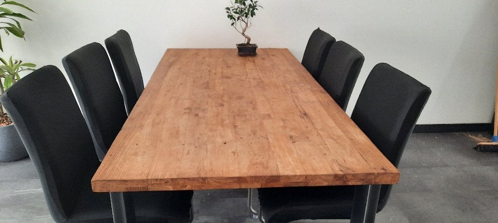 Mango houten tafel met 6 stoelen in goede staat. 125/ 75 E., Huis en Inrichting, Ophalen, 50 tot 100 cm, Zo goed als nieuw, Vijf personen of meer