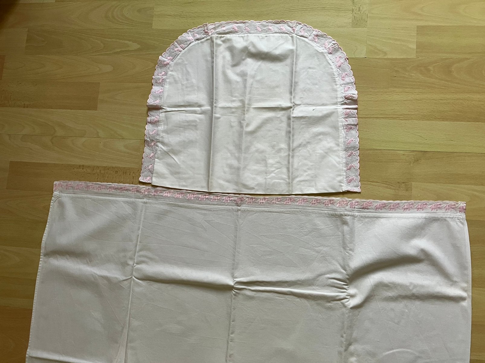 Katoenen vintage ledikantlakentje met sloop met roze kant, Gebruikt, Meisje, Wit, Beddengoedset