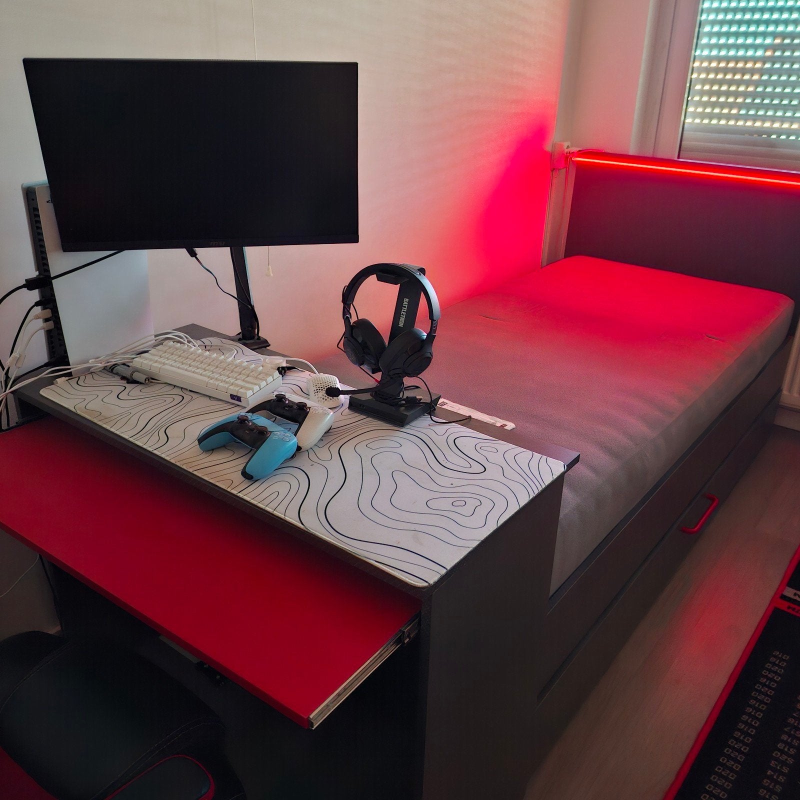 Eenpersoonsbed met uitschuifbaar bureau en opbergruimte, Ophalen, 100 cm, Eenpersoons, Zo goed als nieuw