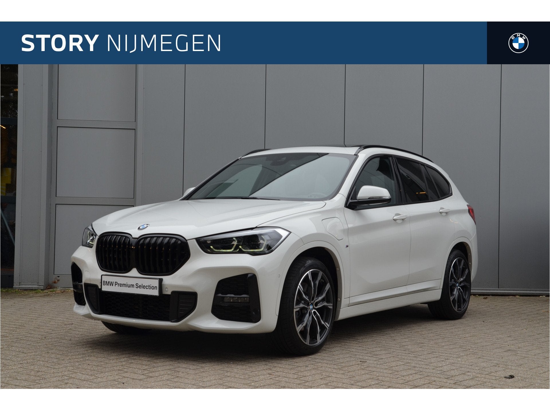 BMW X1 xDrive25e M Sport Automaat / Panoramadak / Sportstoel, Auto's, BMW, 8 kWh, Automatische klimaatregeling, Gebruikt, Met garantie (alle)