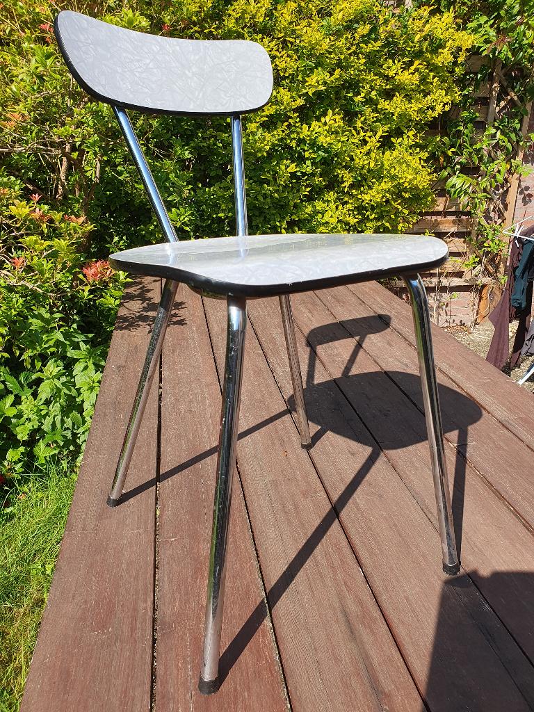 Vintage stoel, formica buismodel, licht beschadigd, Ophalen