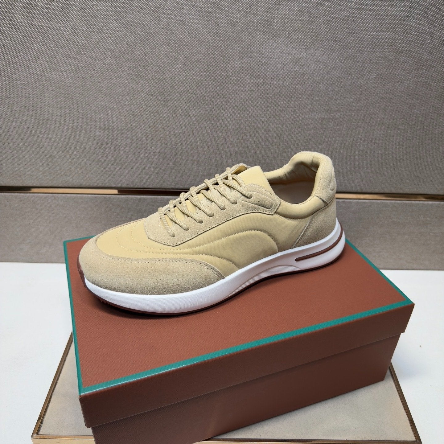 Loro Piana Heren Sneakers - Beige Suède en Stof - Alle maten, Ophalen of Verzenden, Zo goed als nieuw, Overige kleuren, Sneakers of Gympen